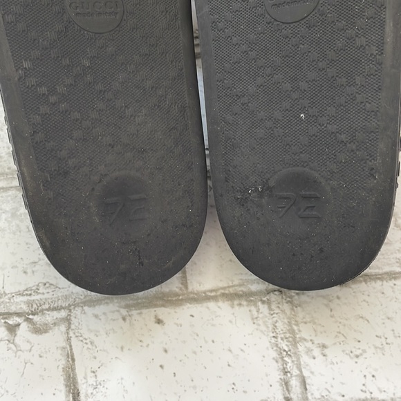 Gucci Pool Sides - Picture 10 of 13